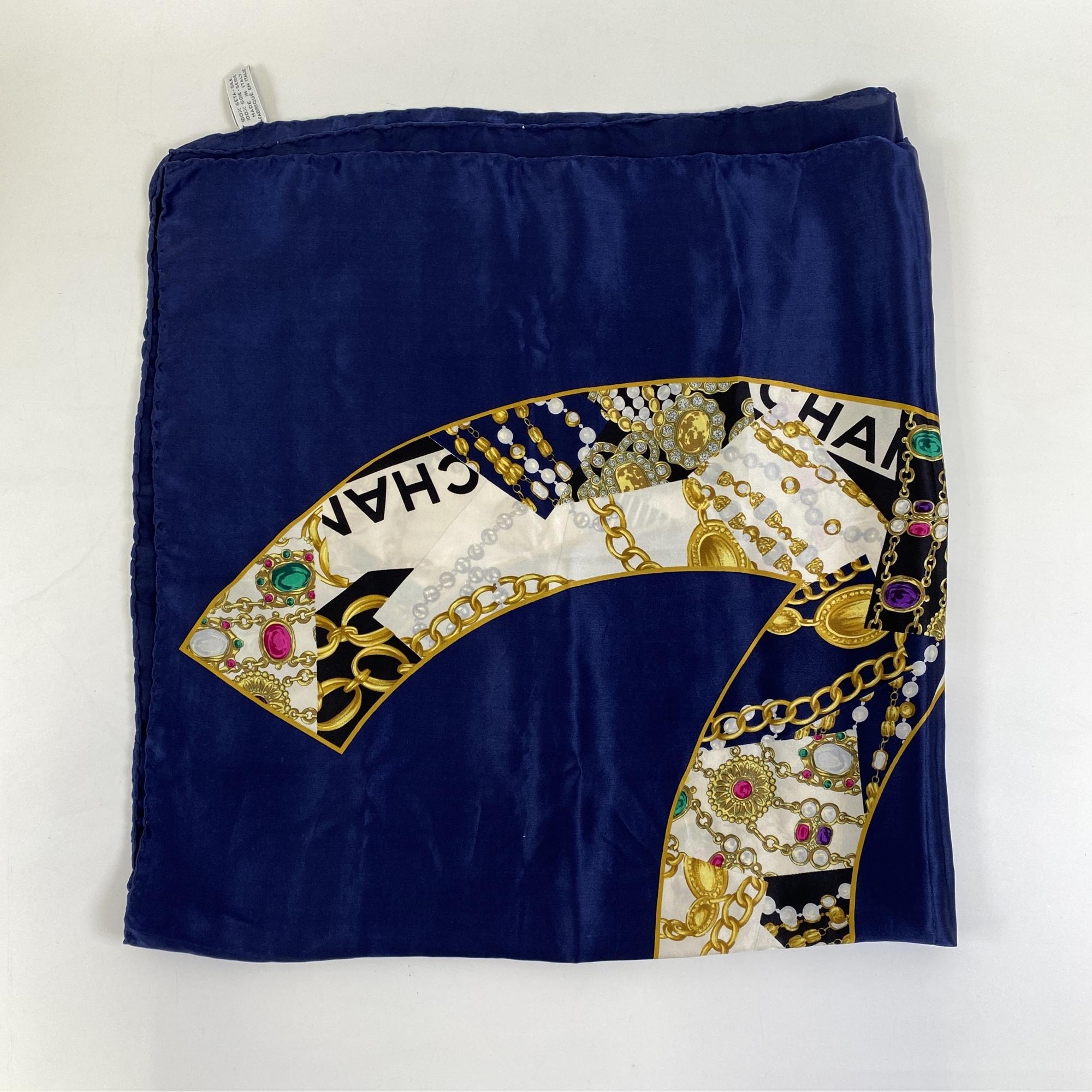 Chanel Coco Mark Jewelry Pattern hover