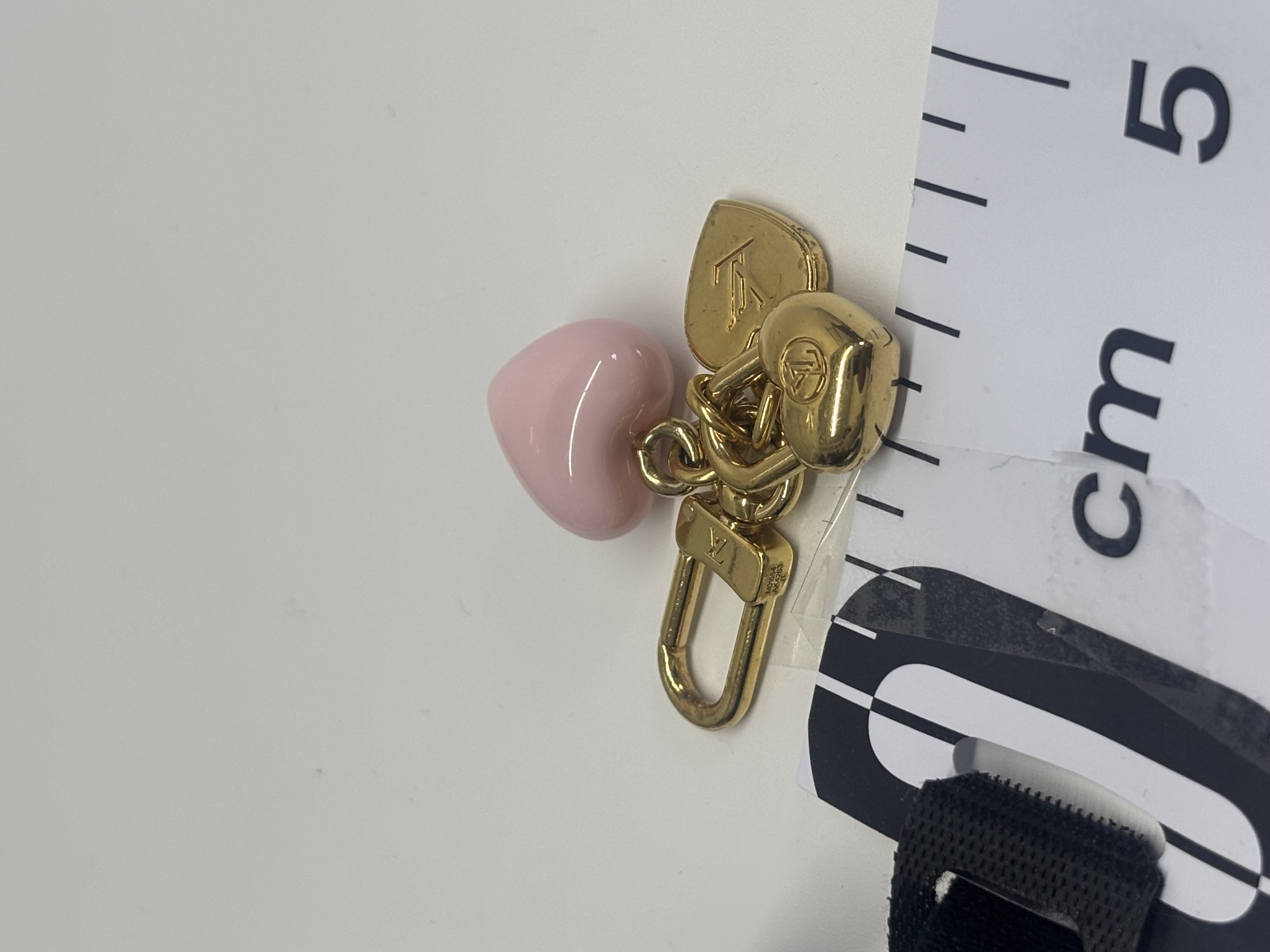 LV MICRO CHARM LV HEART hover
