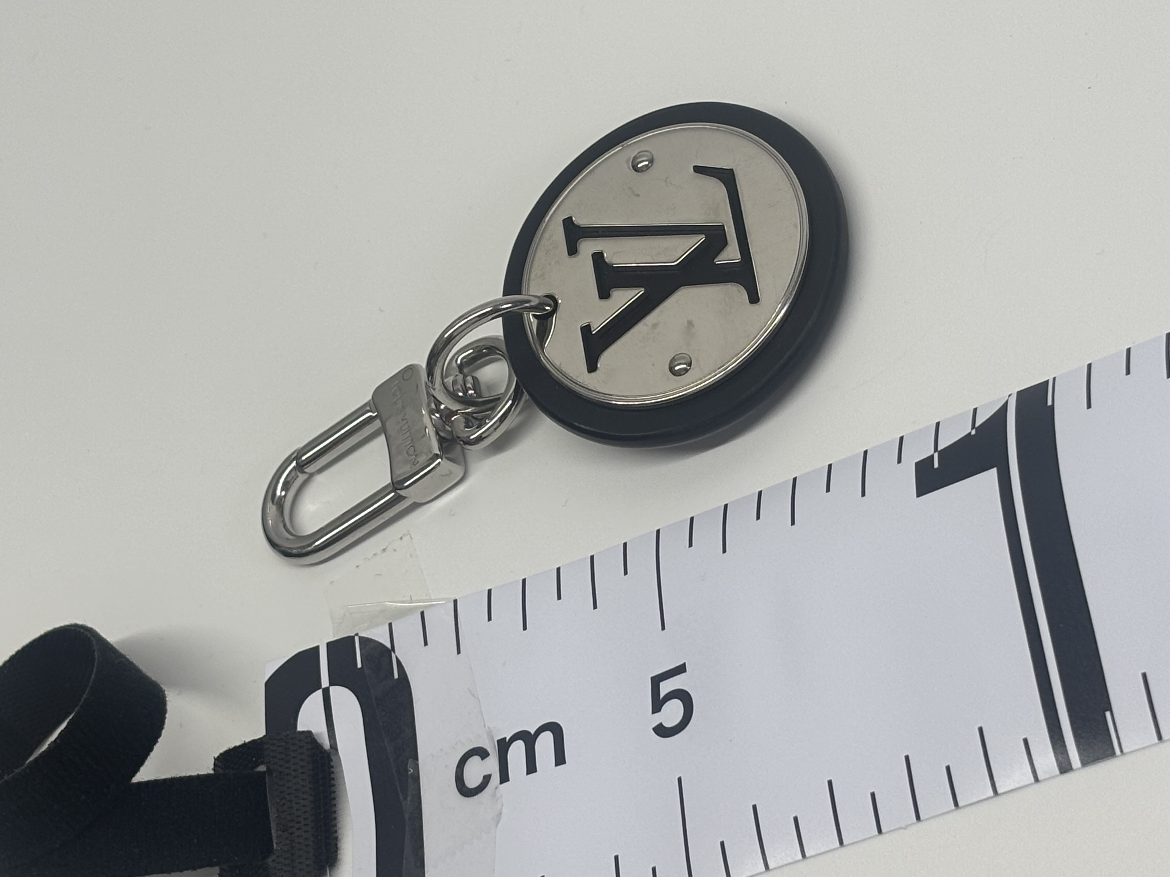 Louis Vuitton Circle Key Ring hover