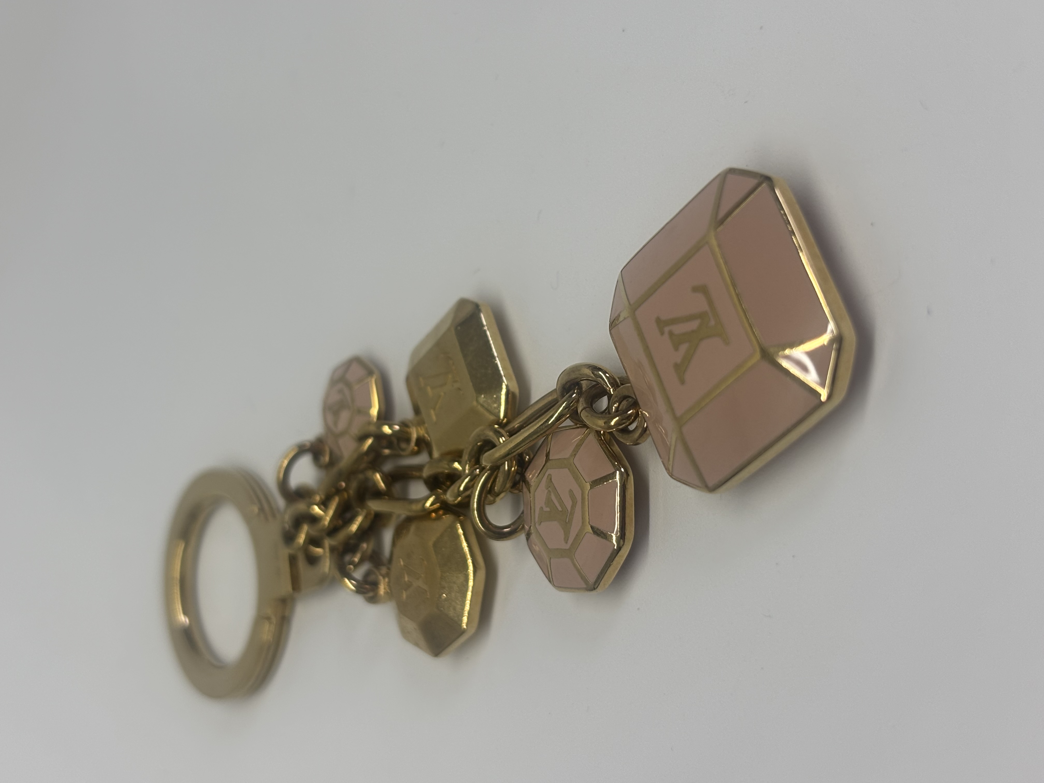 Louis Vuitton Porte Clee Cabochon Rose hover