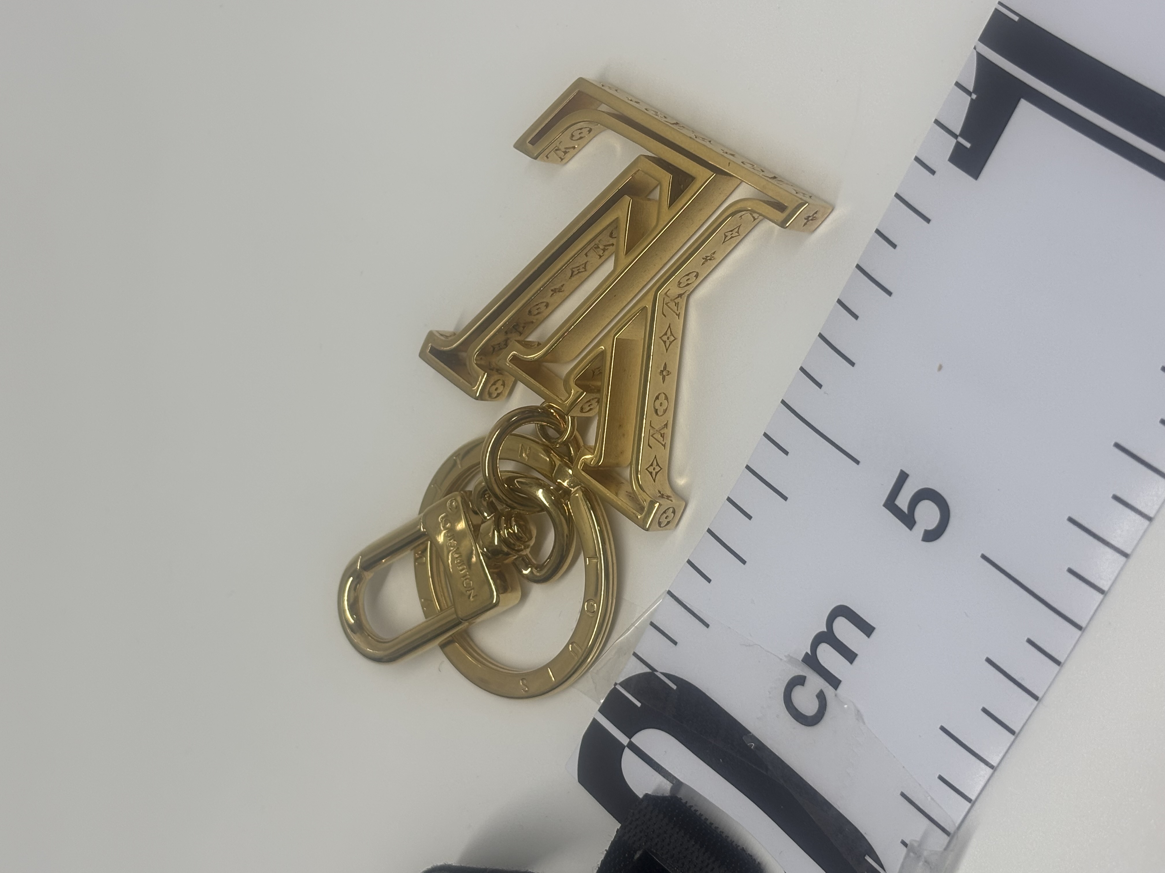 Louis Porte Clee  Millionare Charm hover