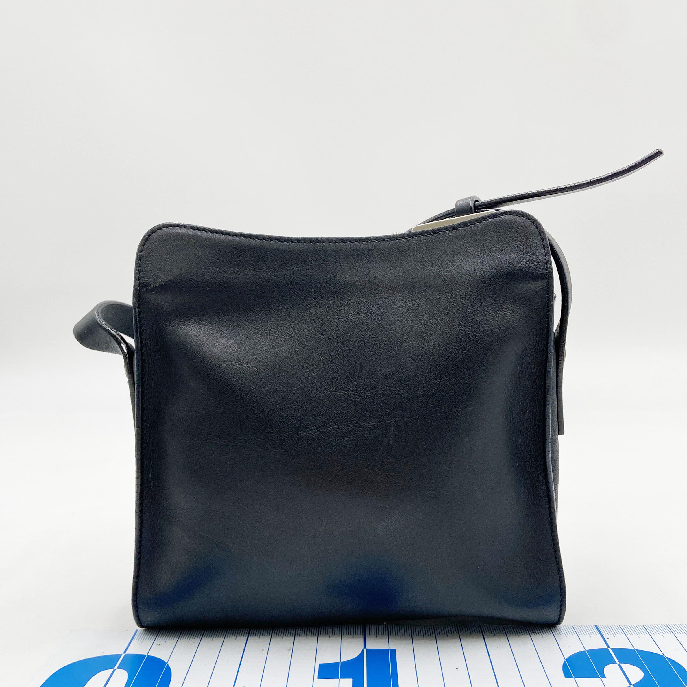 Vintage Square Shoulder Bag hover