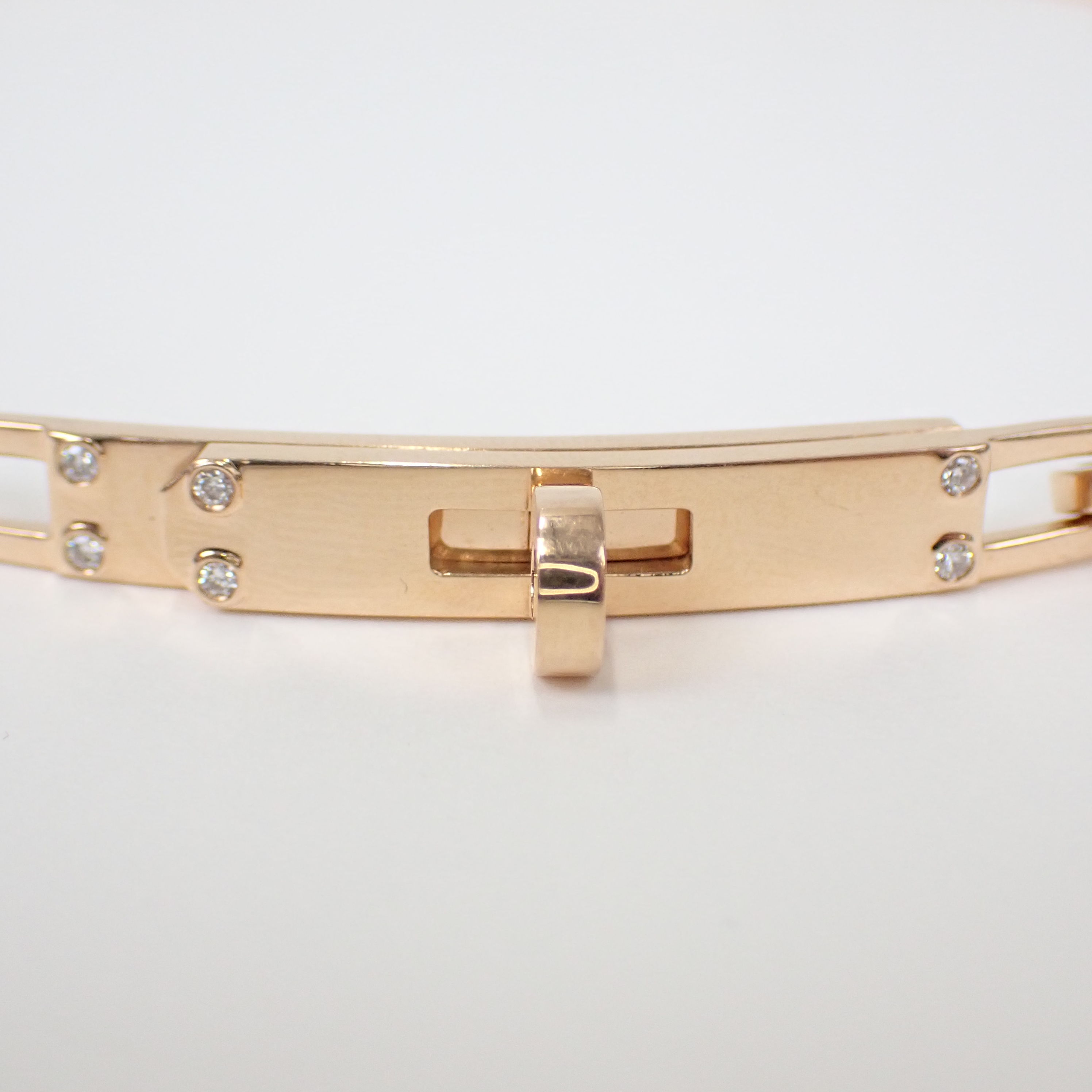 Kelly bracelet hover